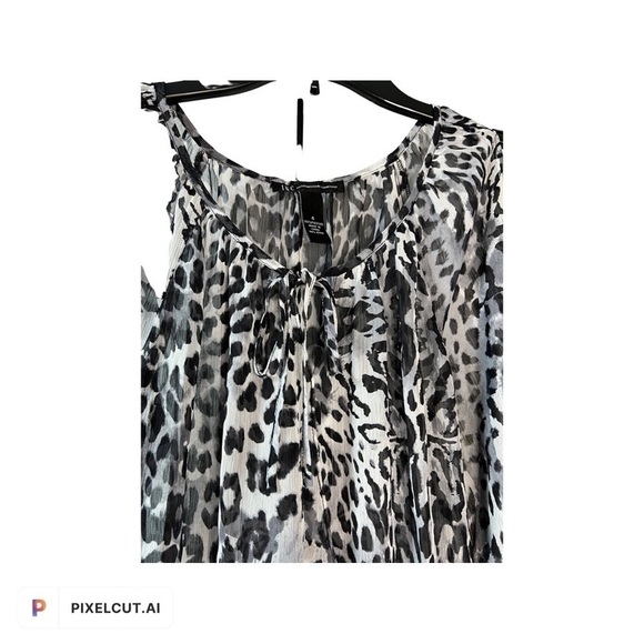 Inc Snow Leopard Long Sleeve Surplice Blouse Size 4 100% Polyester - Picture 7 of 9